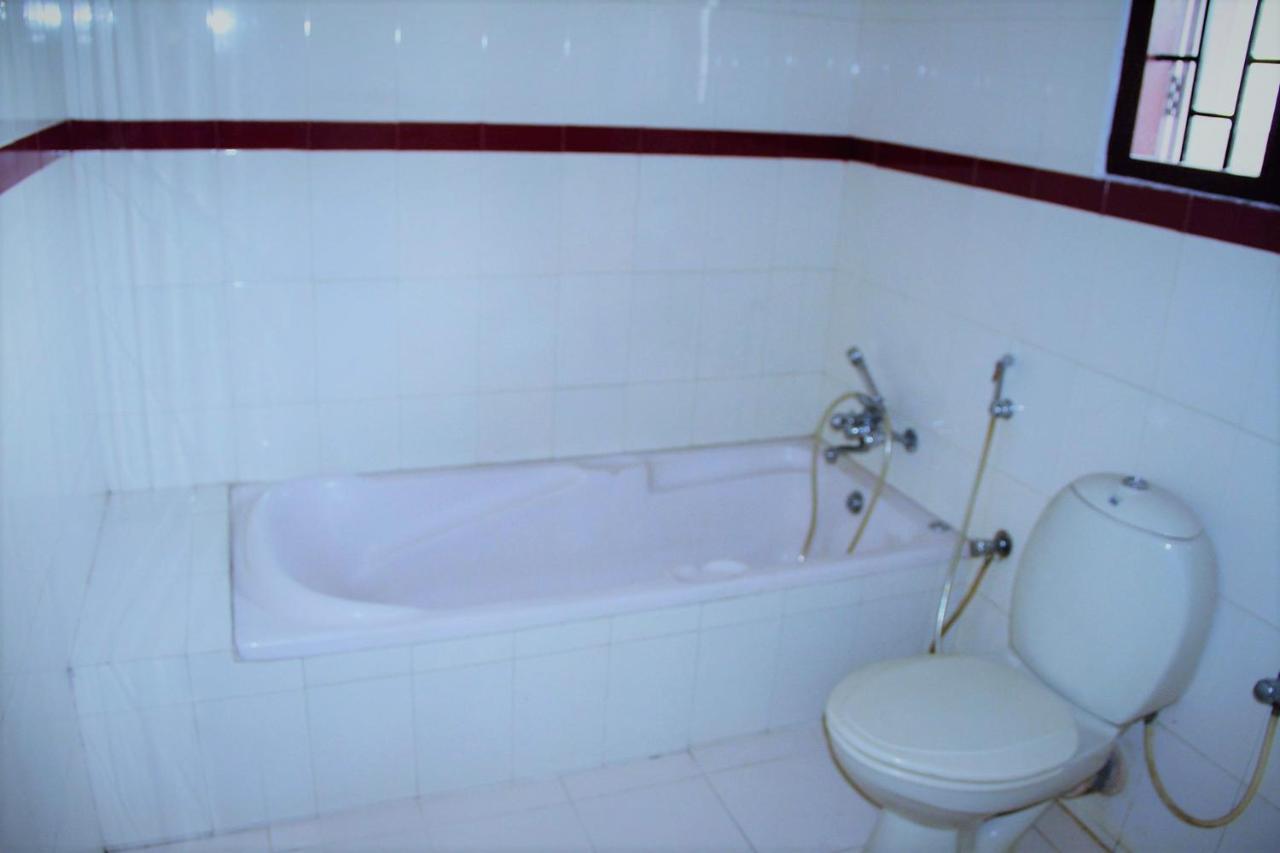 East Coast Hotel Thiruvananthapuram Buitenkant foto