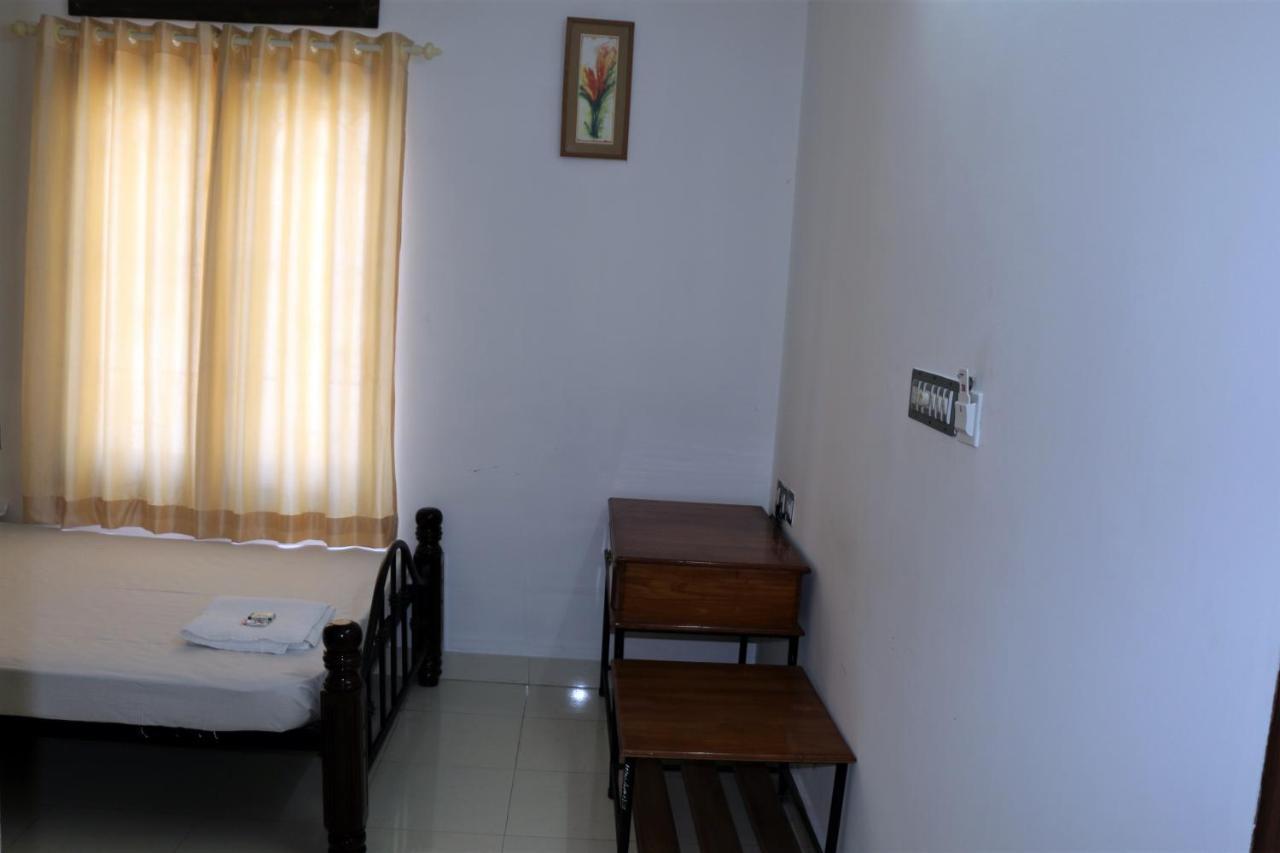East Coast Hotel Thiruvananthapuram Buitenkant foto