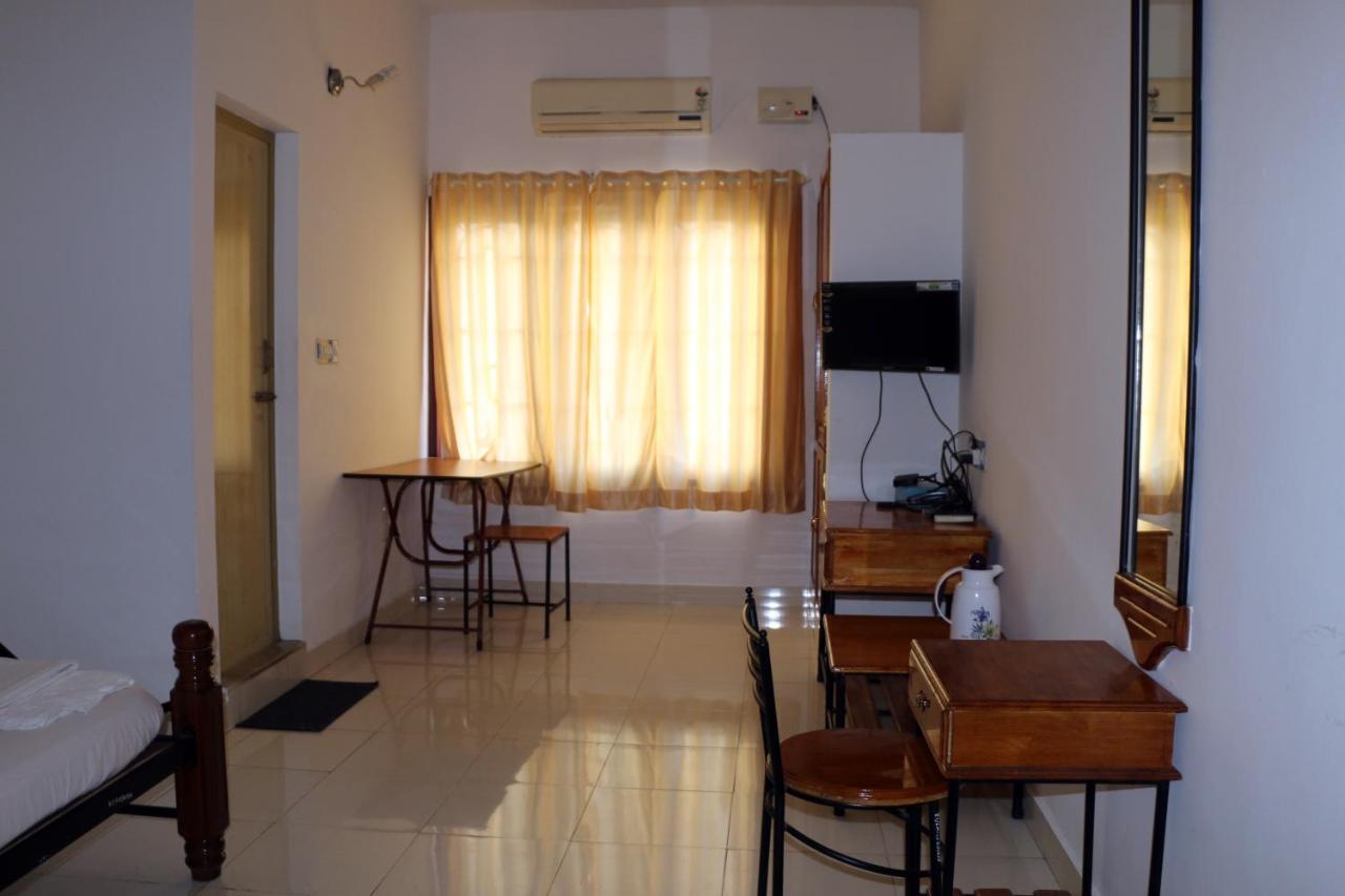 East Coast Hotel Thiruvananthapuram Buitenkant foto