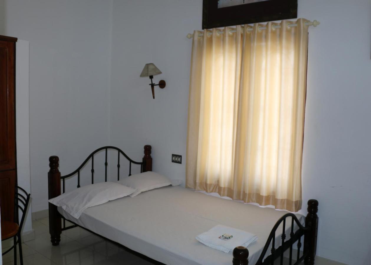 East Coast Hotel Thiruvananthapuram Buitenkant foto