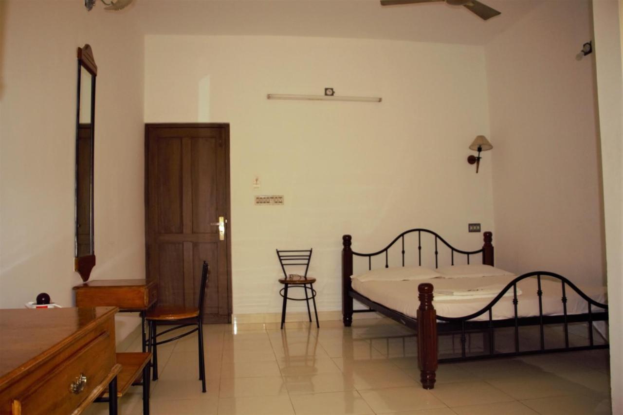 East Coast Hotel Thiruvananthapuram Buitenkant foto
