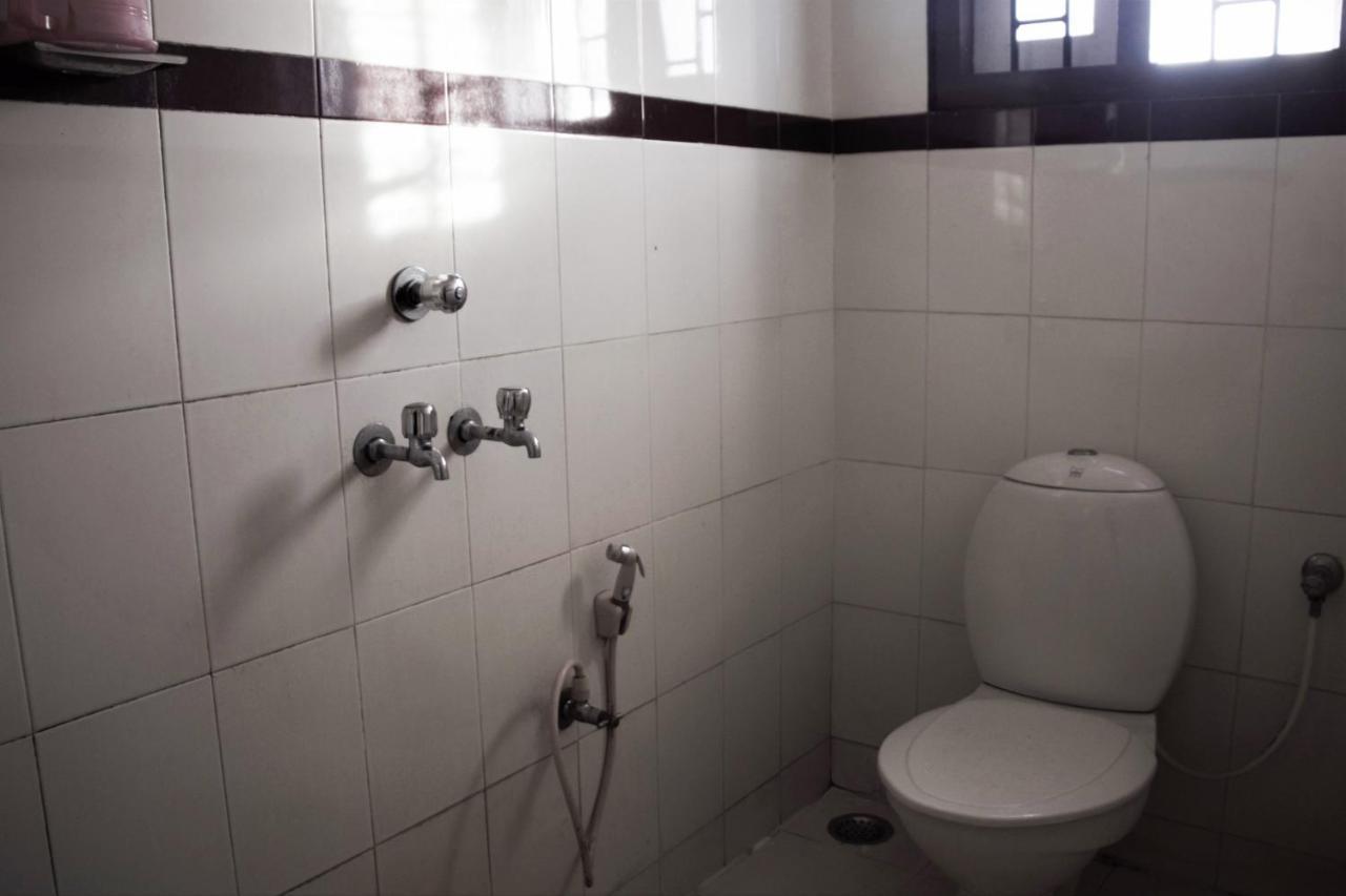 East Coast Hotel Thiruvananthapuram Buitenkant foto