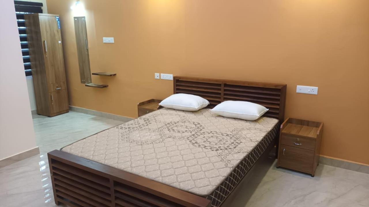 East Coast Hotel Thiruvananthapuram Buitenkant foto